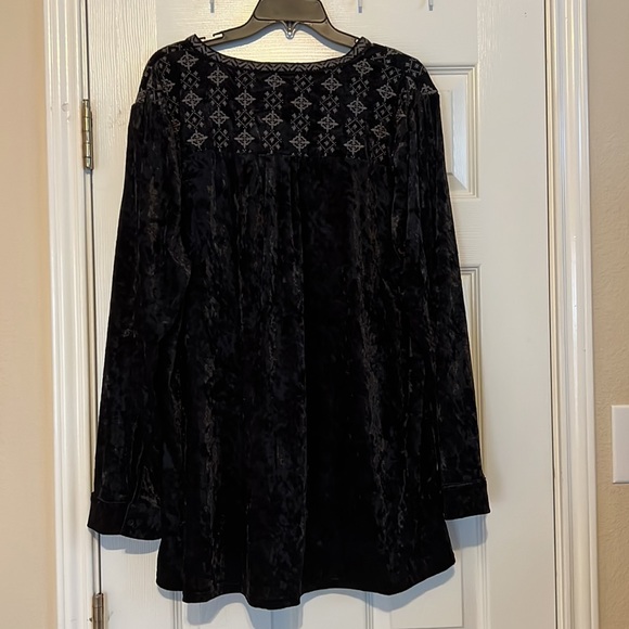 Embroidered velour blouse - Picture 2 of 5